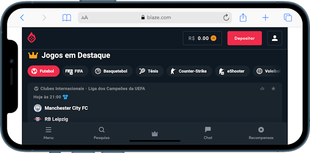 Imagem de um celular mostrando uma partida de futebol ao vivo na Blaze.